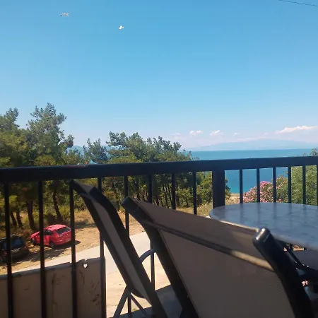 μεζονετα Lägenhet Nea Roda